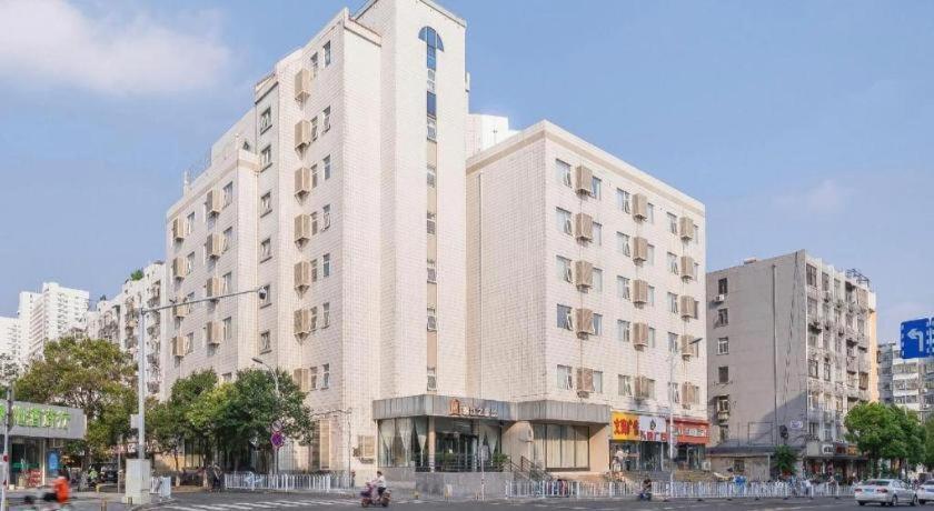Jinjiang Inn Select (Xuzhou Suning Plaza Jianguo East Road) 6/55