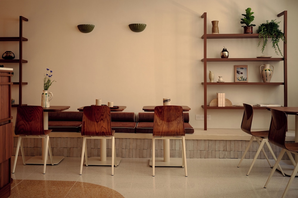 HOTEL CAMELIA INTERNATIONAL 32/50
