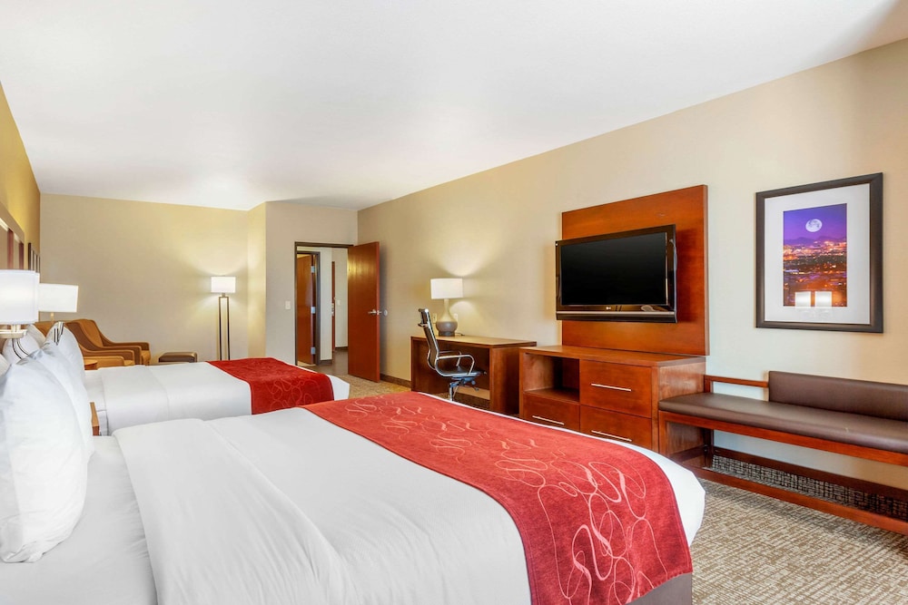 Comfort Suites Glendale State Farm Stadium Area 14/45