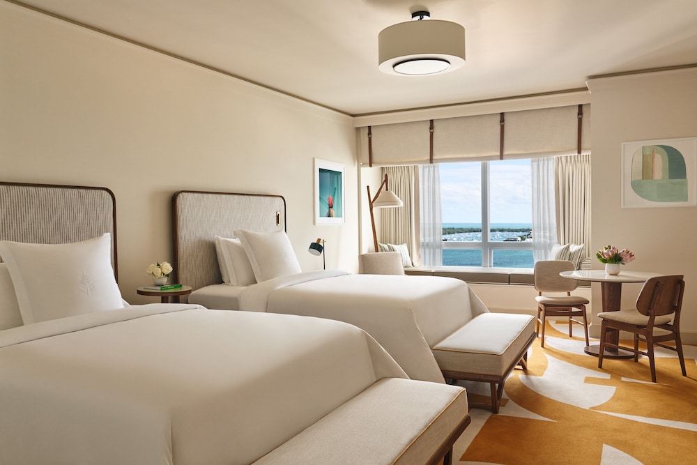 PREMIER, DOUBLE BED, BAY FRONT