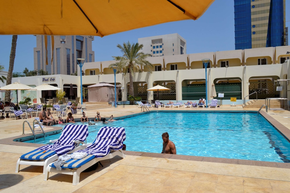 Golden Tulip Bahrain 76/78