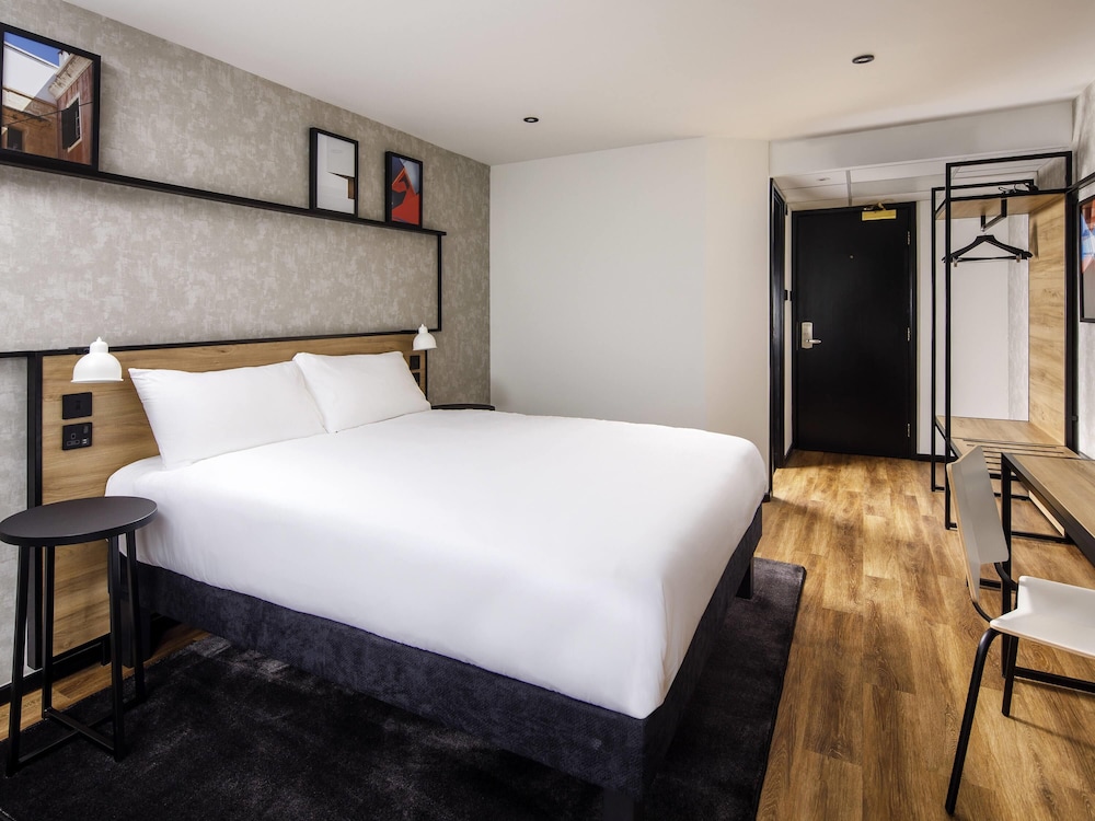 ibis Wakefield East Castleford 11/45