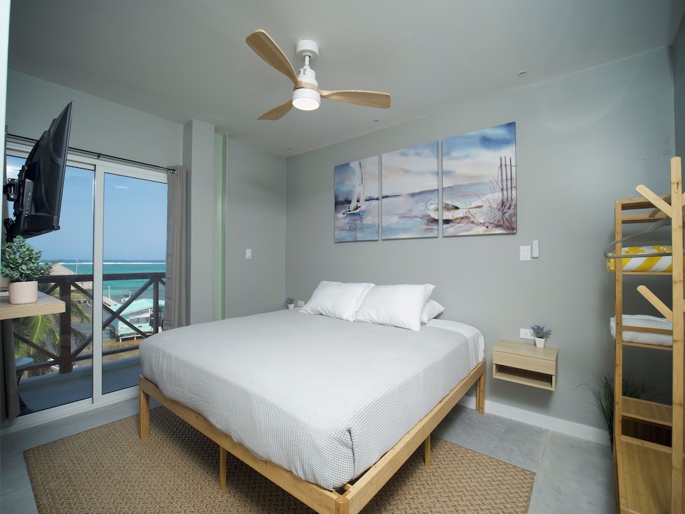 DELUXE, QUEEN BED, BALCONY