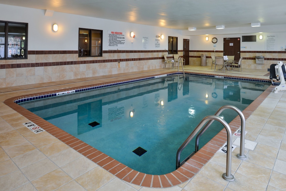 Holiday Inn Express Hotel & Suites Cherry Hills 1/46