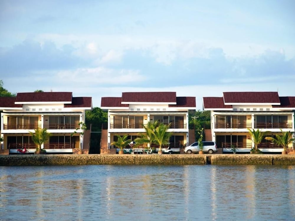 Papa Kits Marina And Fishing Lagoon 27/33