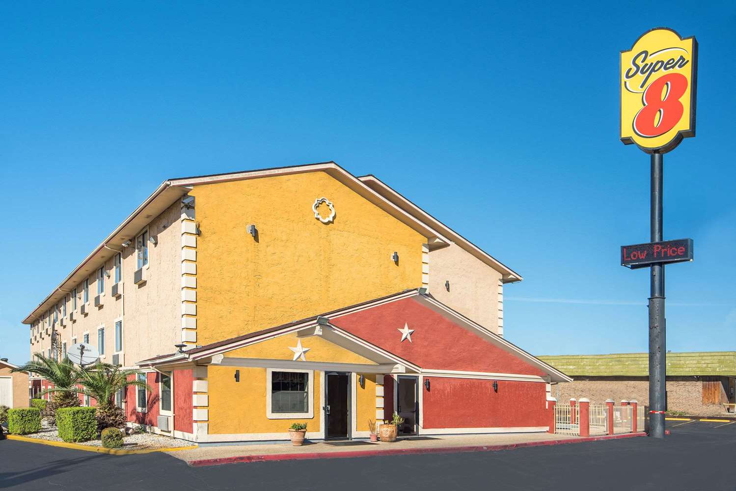Super 8 by Wyndham San Antonio/I-35 North 4/9