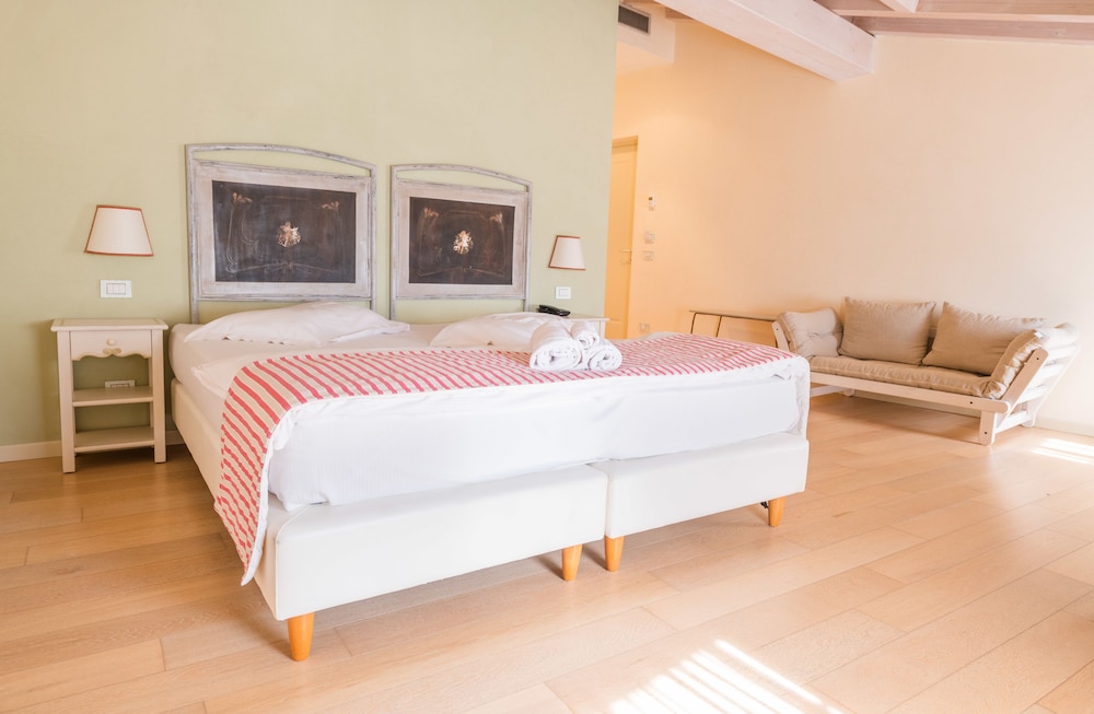 Hotel Villa Moron 13/50