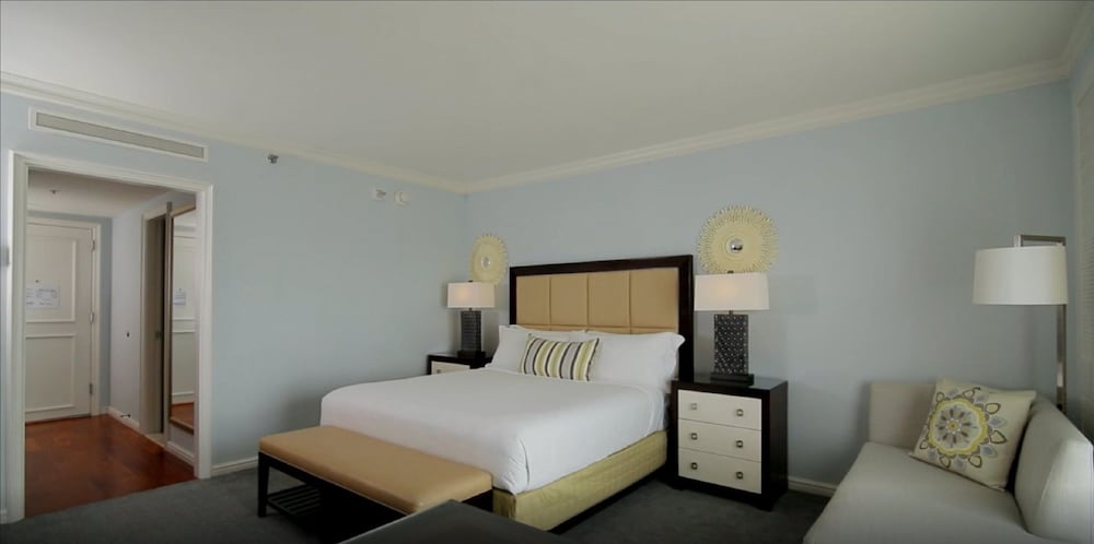 Ritz Carlton Naples 16/64