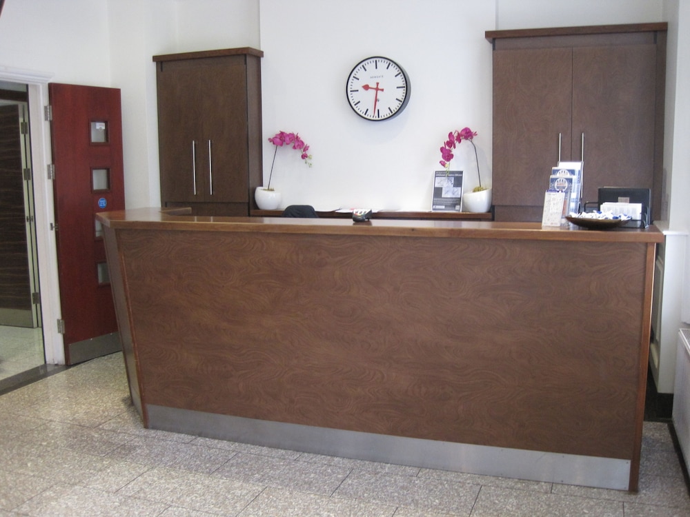 Crestfield Hotel 3/50