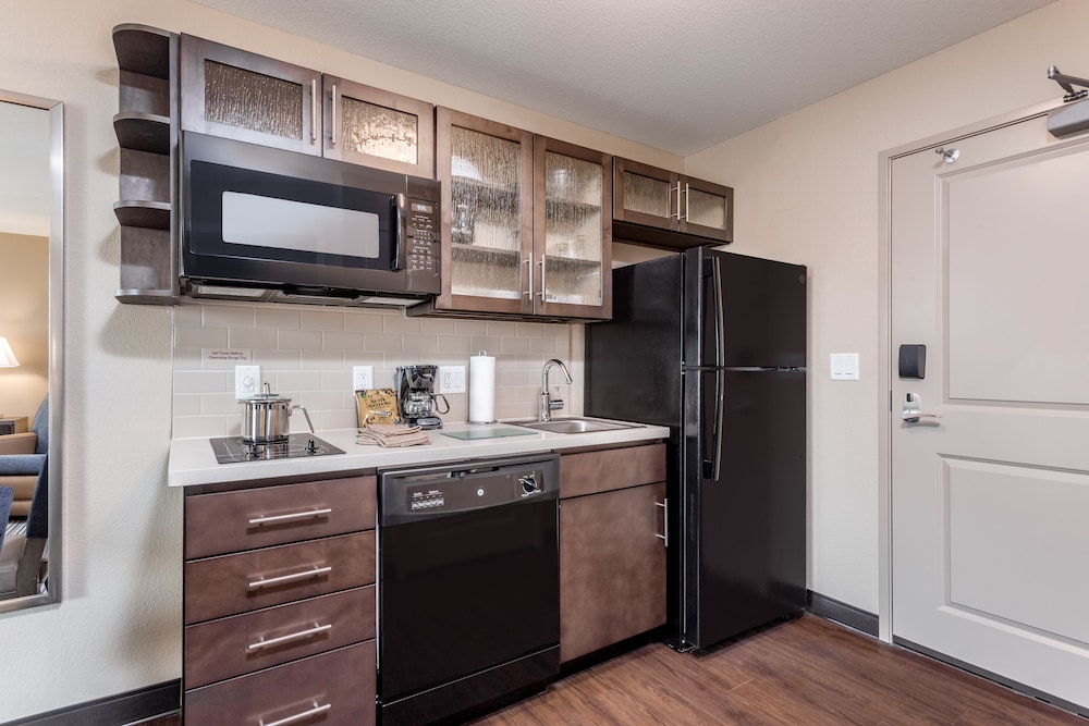 Candlewood Suites Eau Claire I-94 14/43