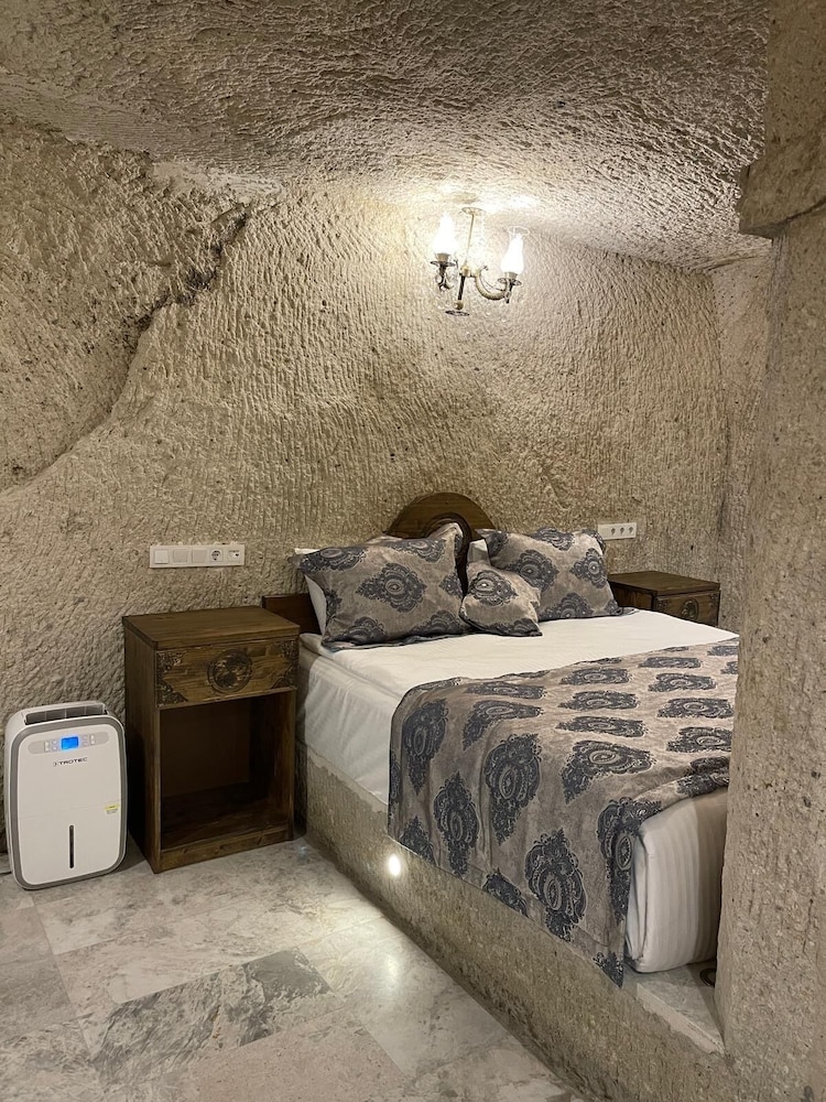 Empire Cave Hotel 28/50