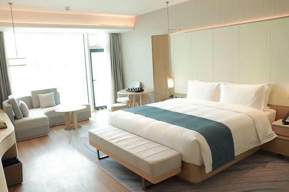 Courtyard, Deluxe, King Bed