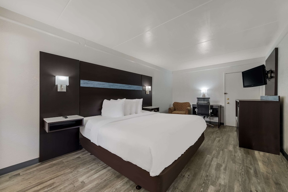ROOM, KING BED, ACCESSIBLE
