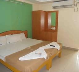Deluxe, Double or Twin Bed, with Fan