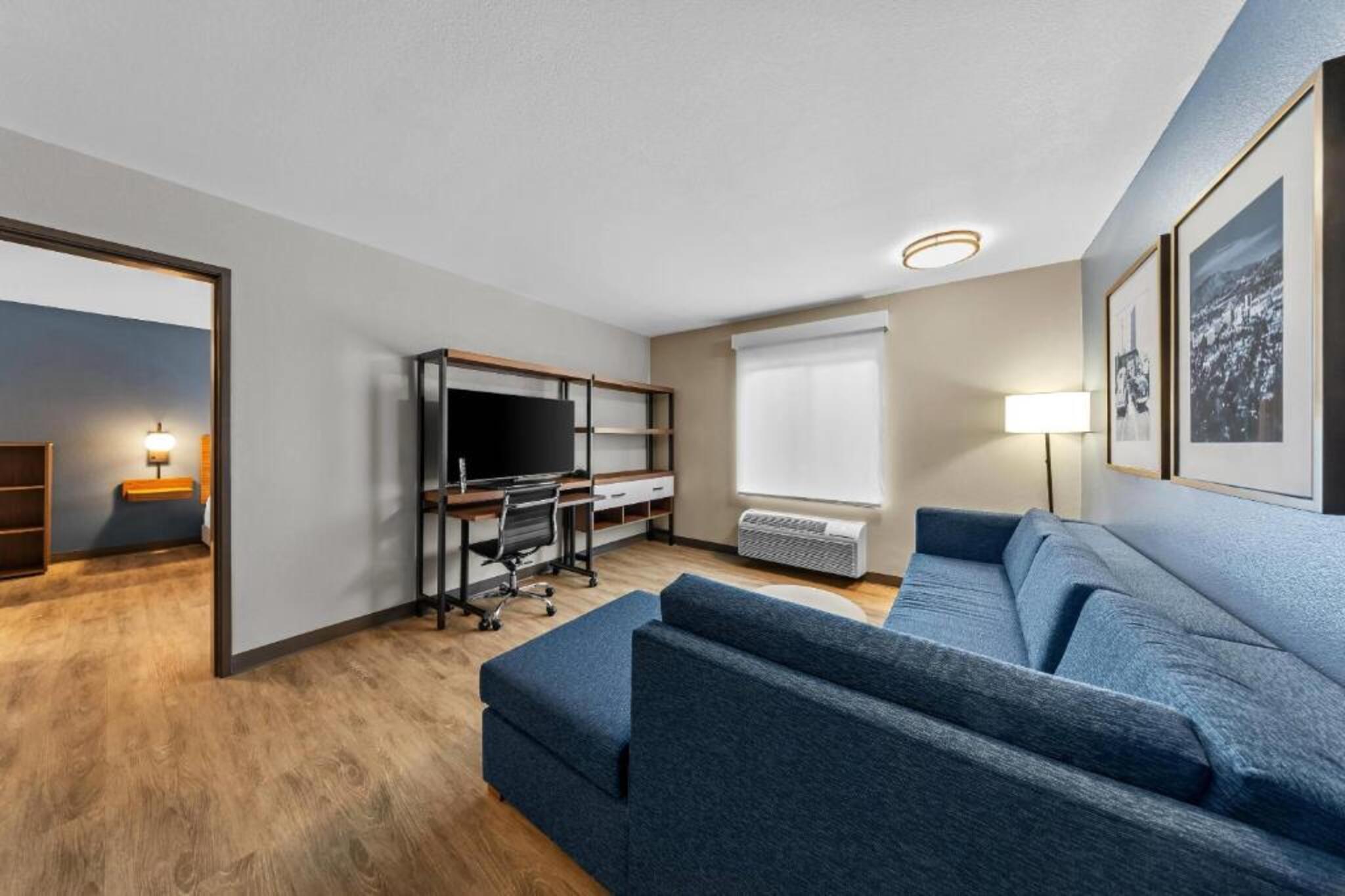 Everhome Suites Ontario Airport 24/39