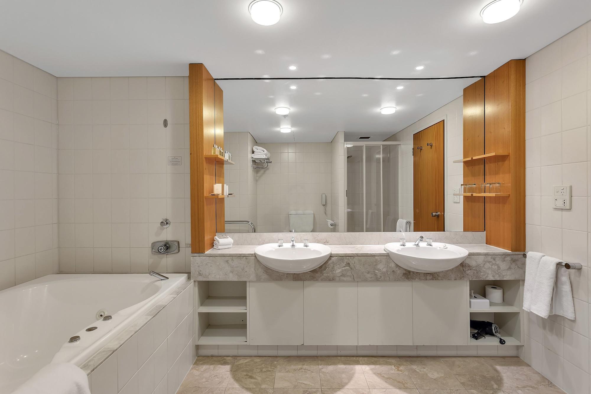 Spa, Junior Suite، Stamford Plaza Adelaide 4/4