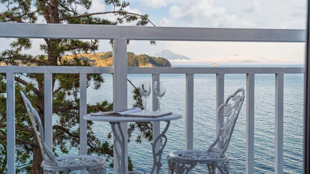 Geoje White O Pension 48/50