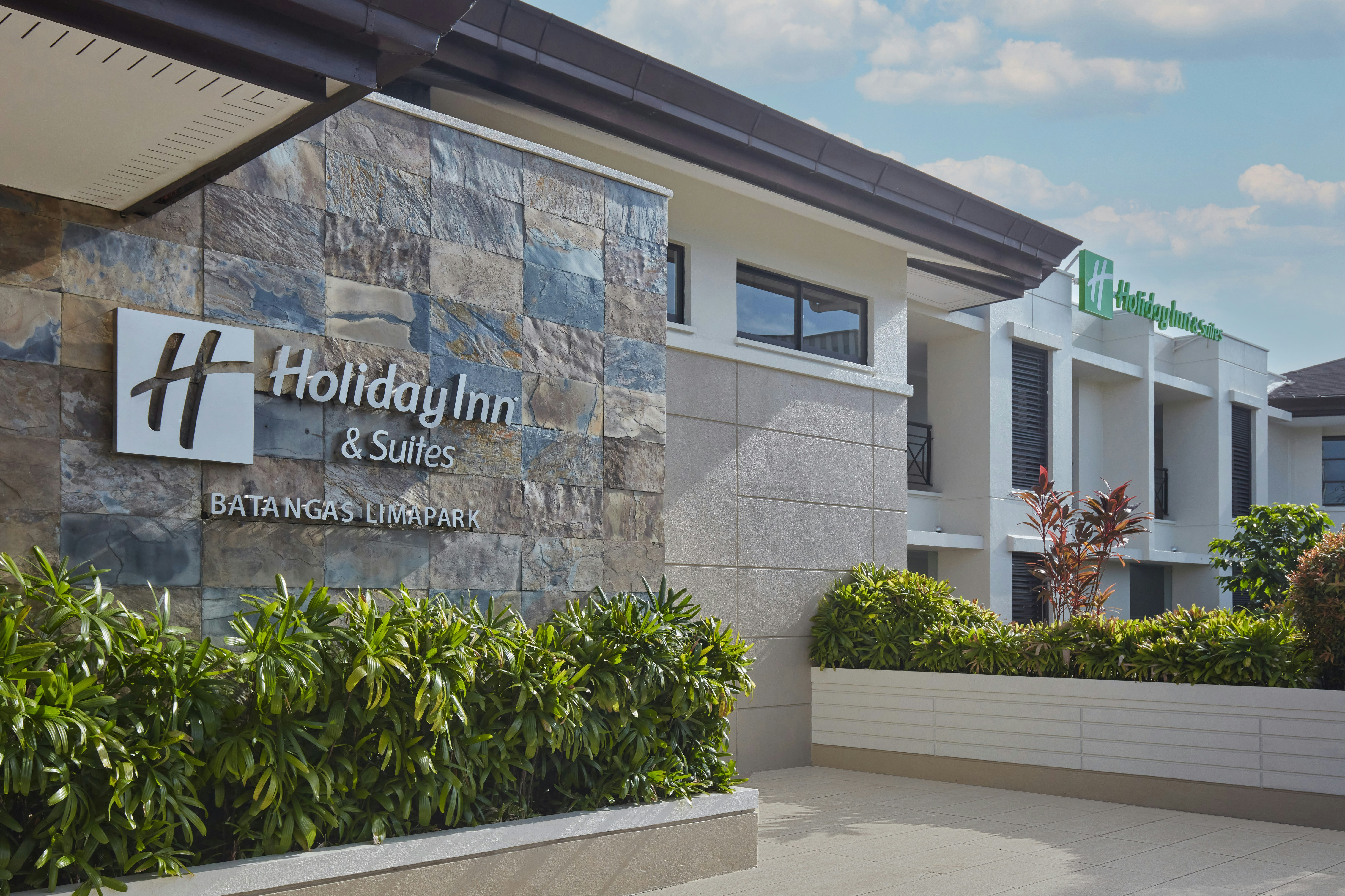 Holiday Inn & Suites Batangas Limapark 1/50
