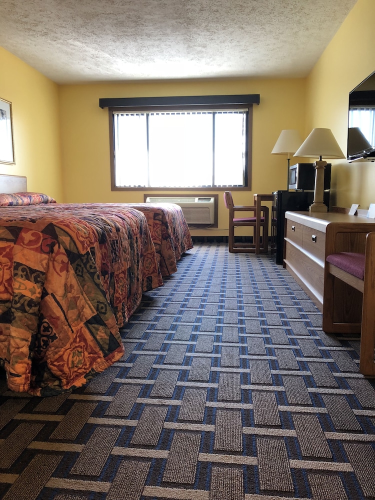 Sky Lodge Inn Suites 27/34
