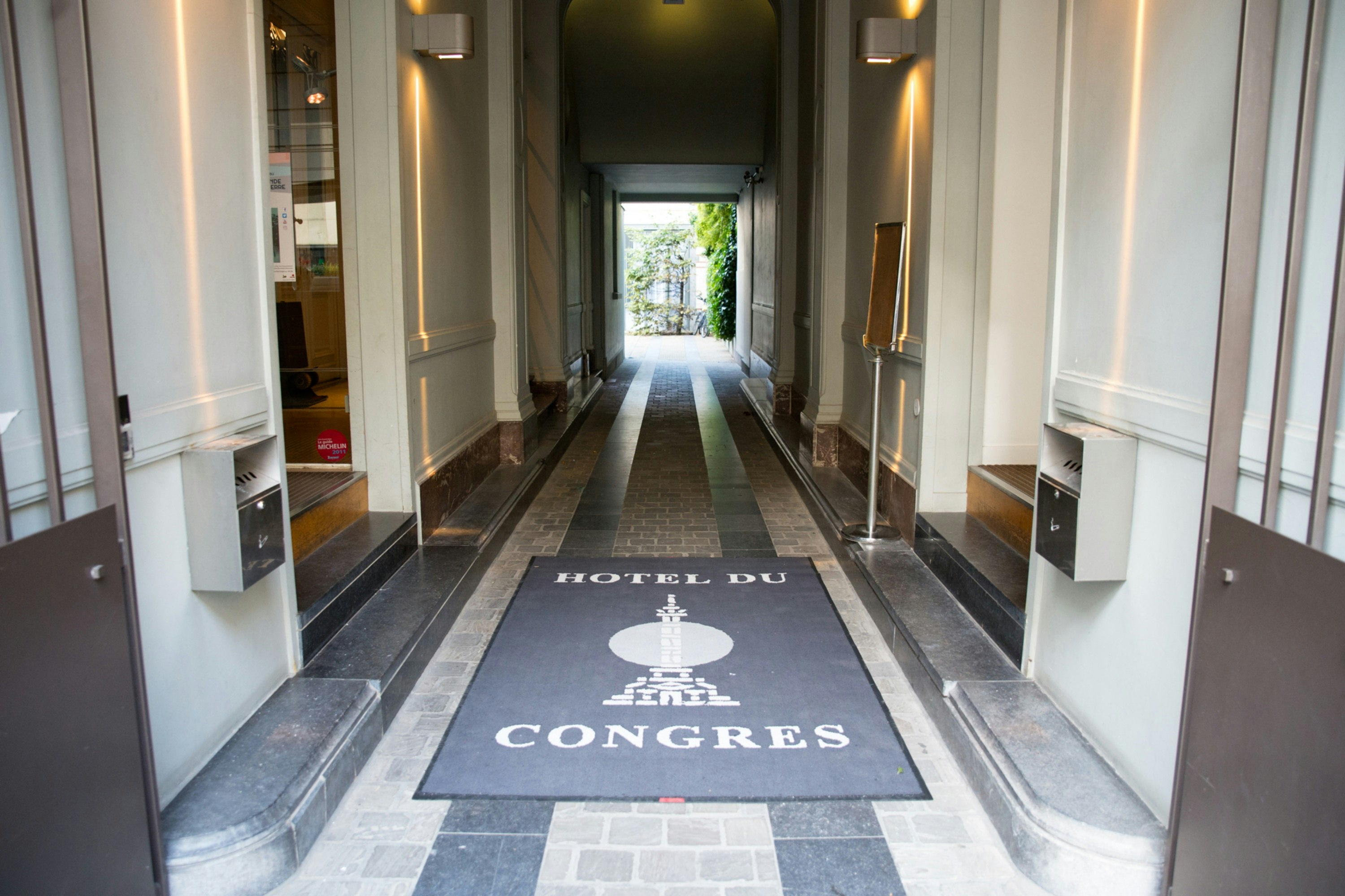 Hotel Du Congres 7/74