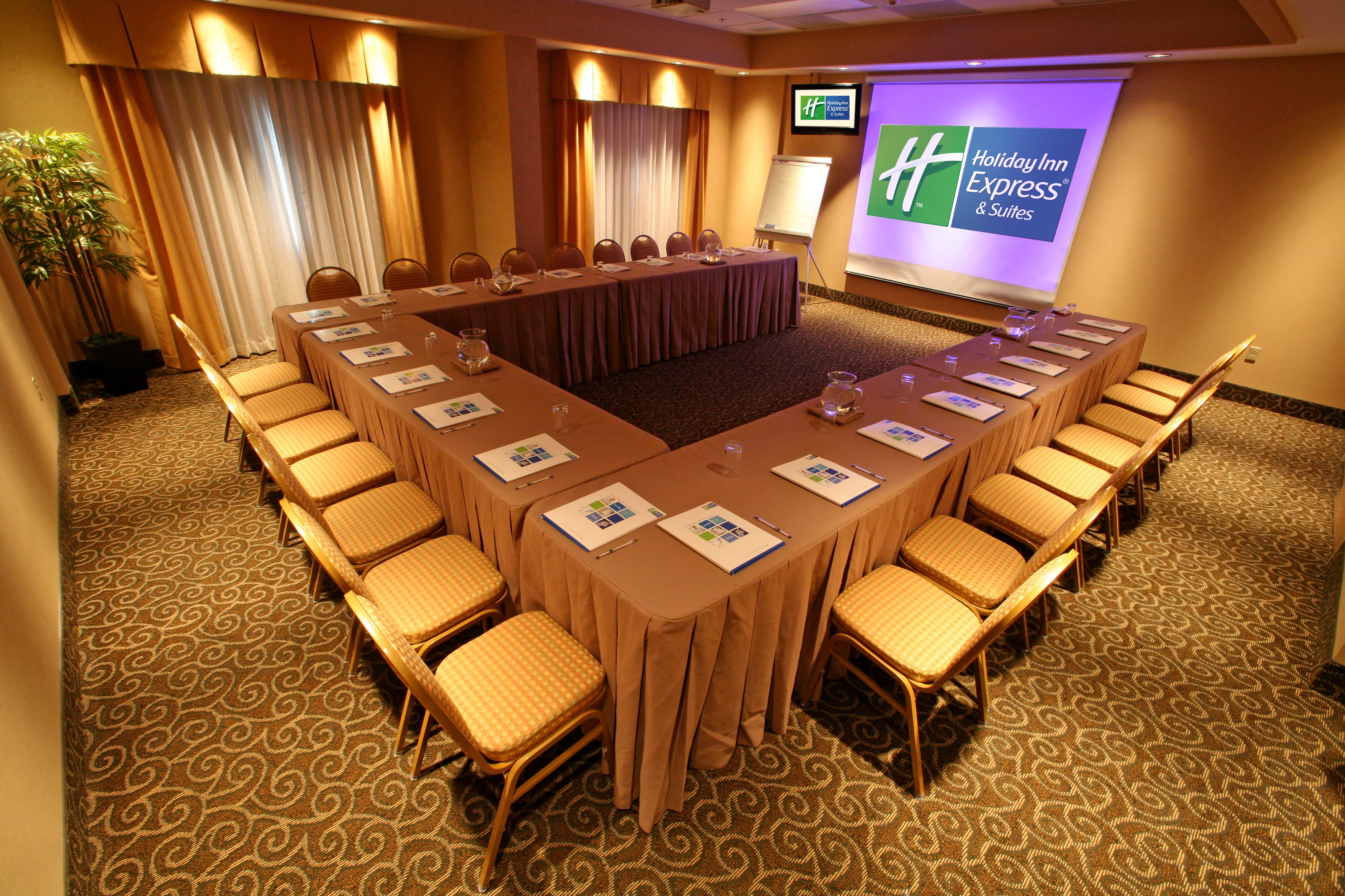 Holiday Inn Express And Suites Monterrey Aeropuerto 66/78