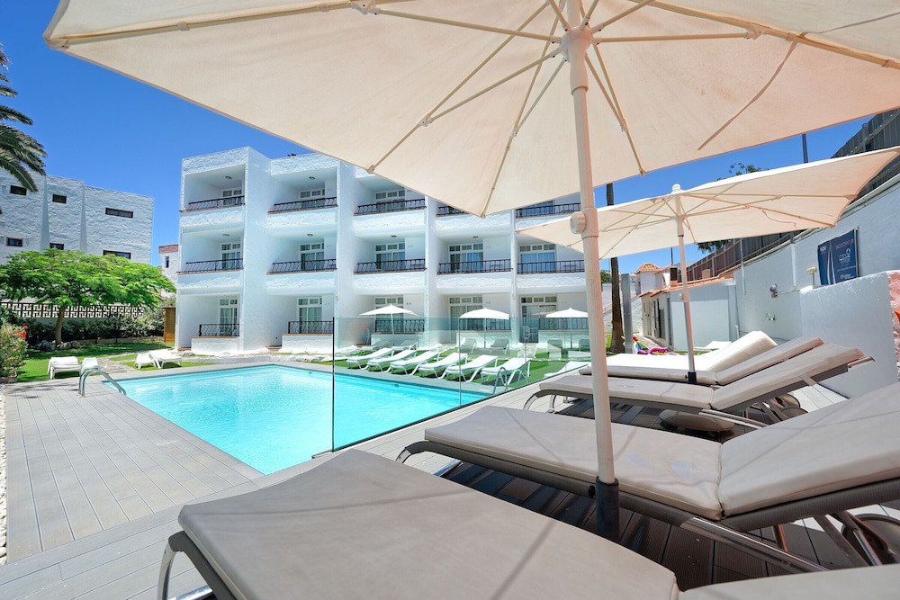 Atlantic Sun Beach - Gay Men Only 23/50