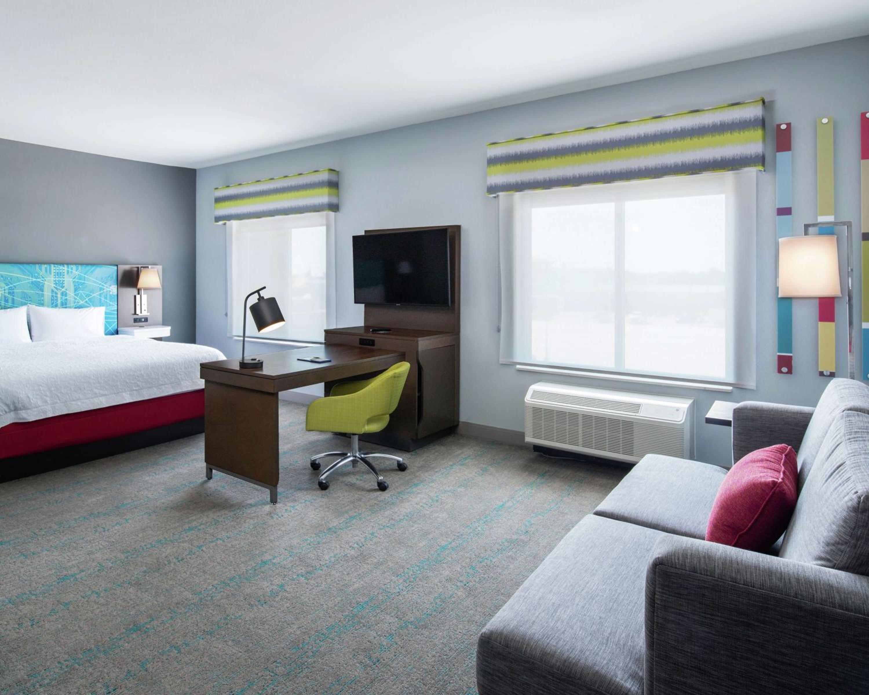 STUDIO, SUITE, KING BED, SOFA