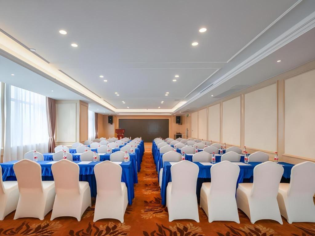 Vienna Hotel (Qujing Railway Station) 40/46