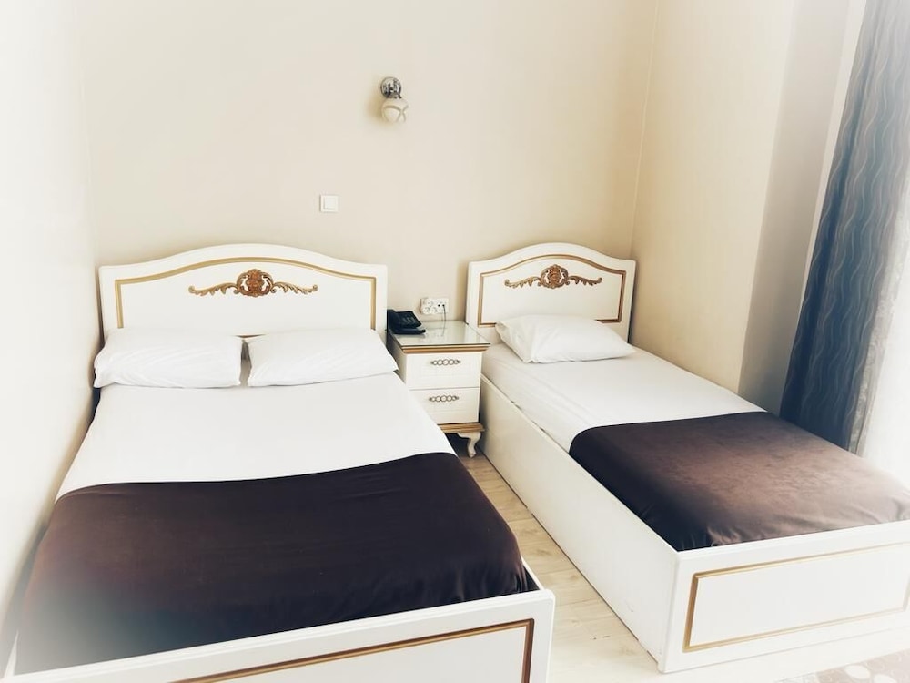 SEREF HOTEL 10/27