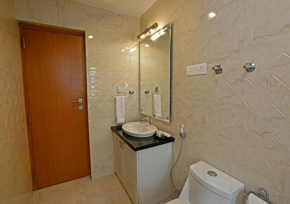 Clarks Inn Srinagar (Ex Hotel Spring Hills) 47/50