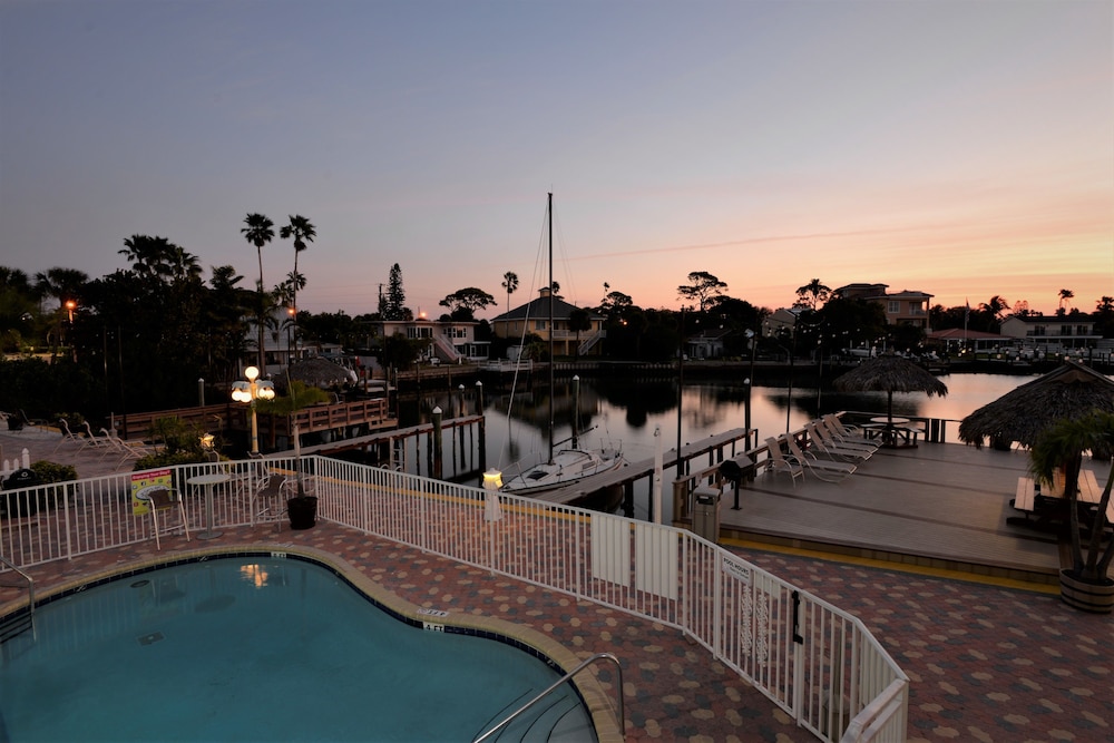 Bayview Plaza Waterfront Resort 9/70
