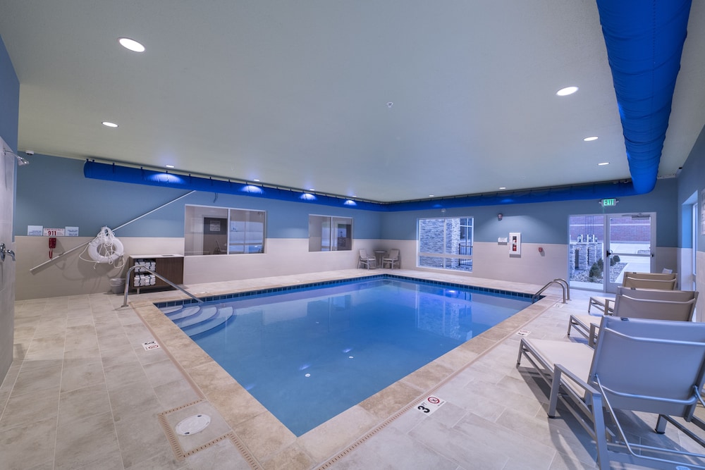 Holiday Inn Express Suites Millersburg 3/52