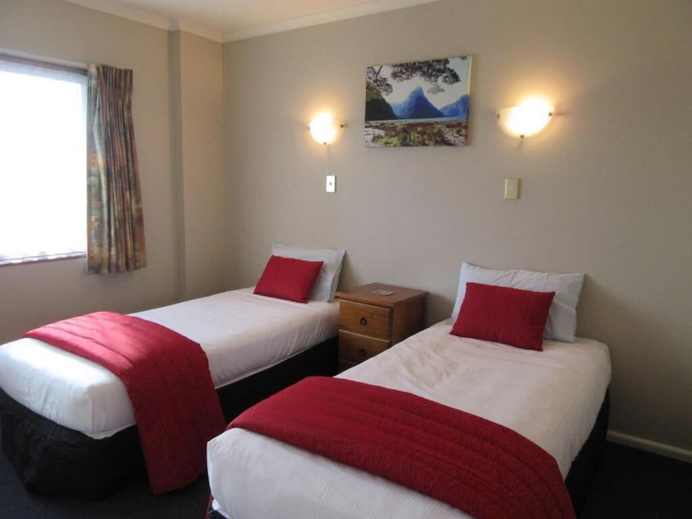 Parklands Motor Lodge 23/65