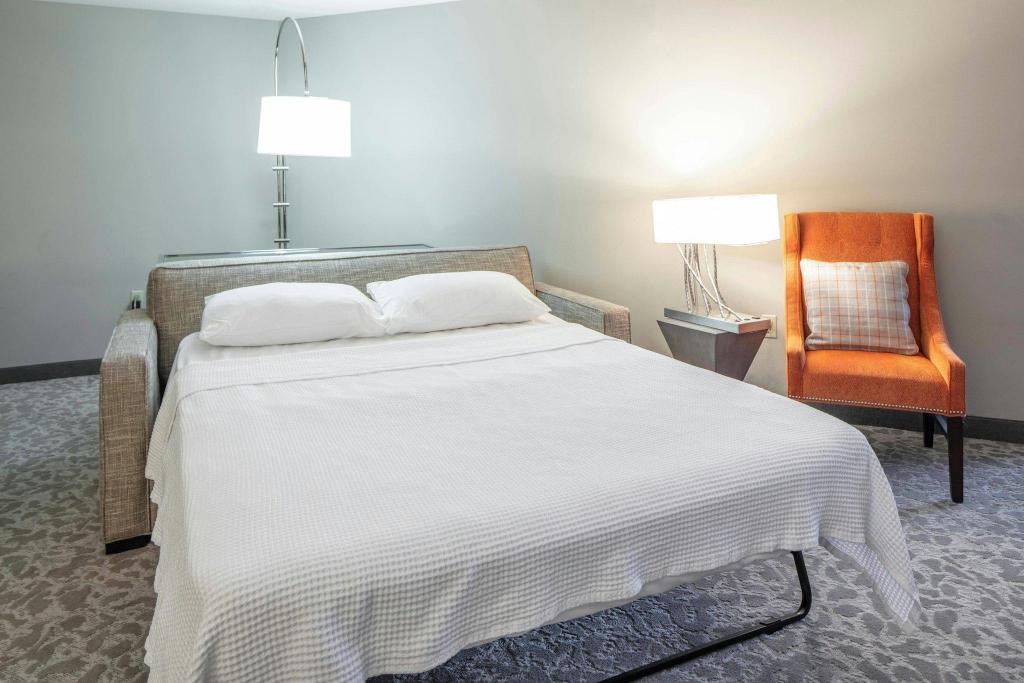 1 Bedroom, Executive, Suite, 2 Queen Beds, Resort View, Sofa, Balcony