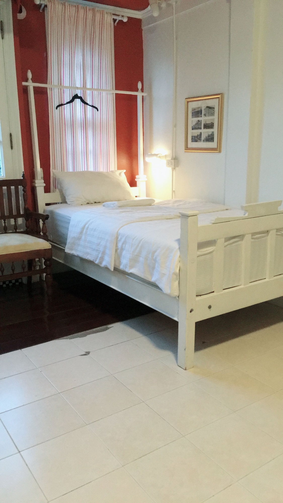 FEMALE DORM, 5 BEDS