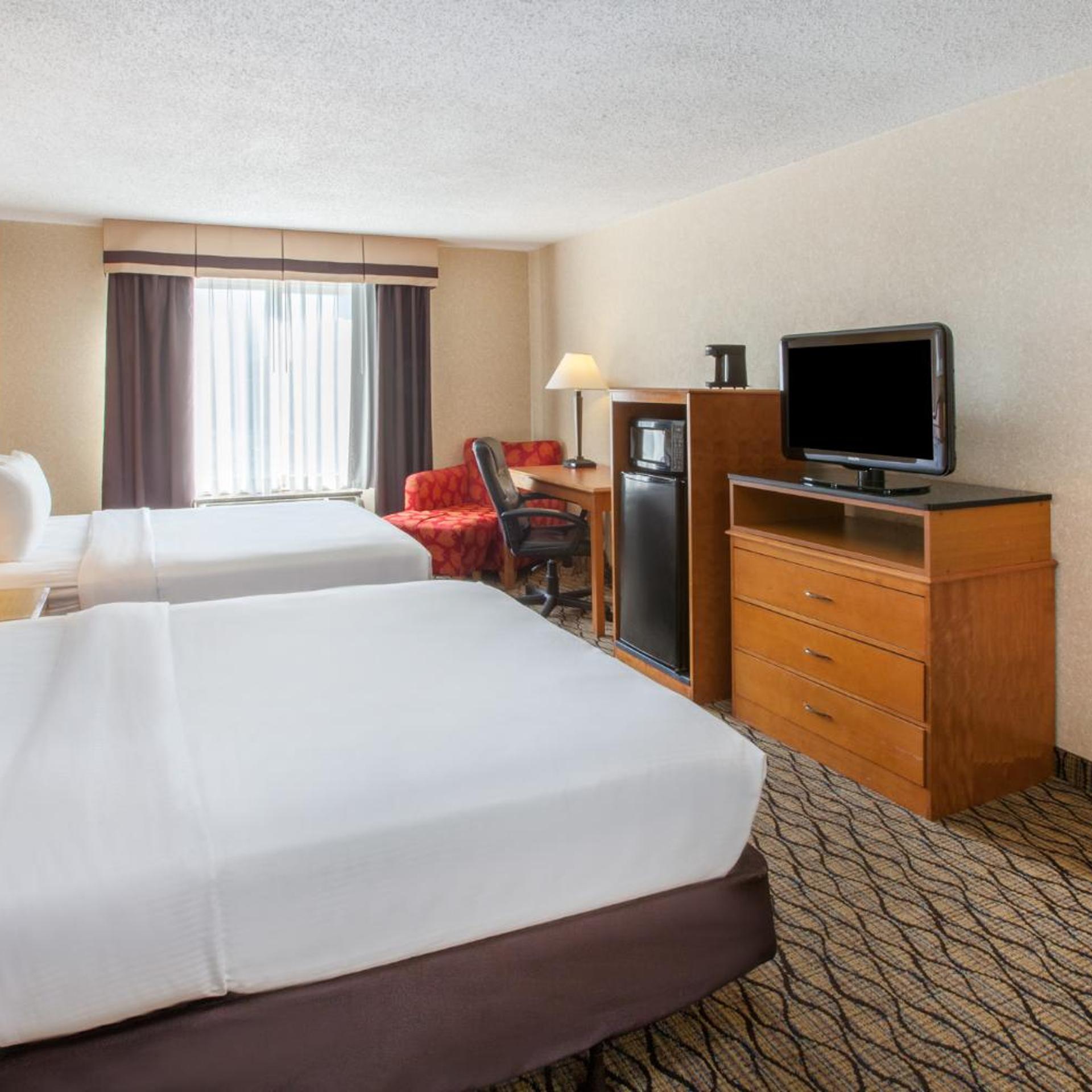 Room, Single, 2 Double Beds