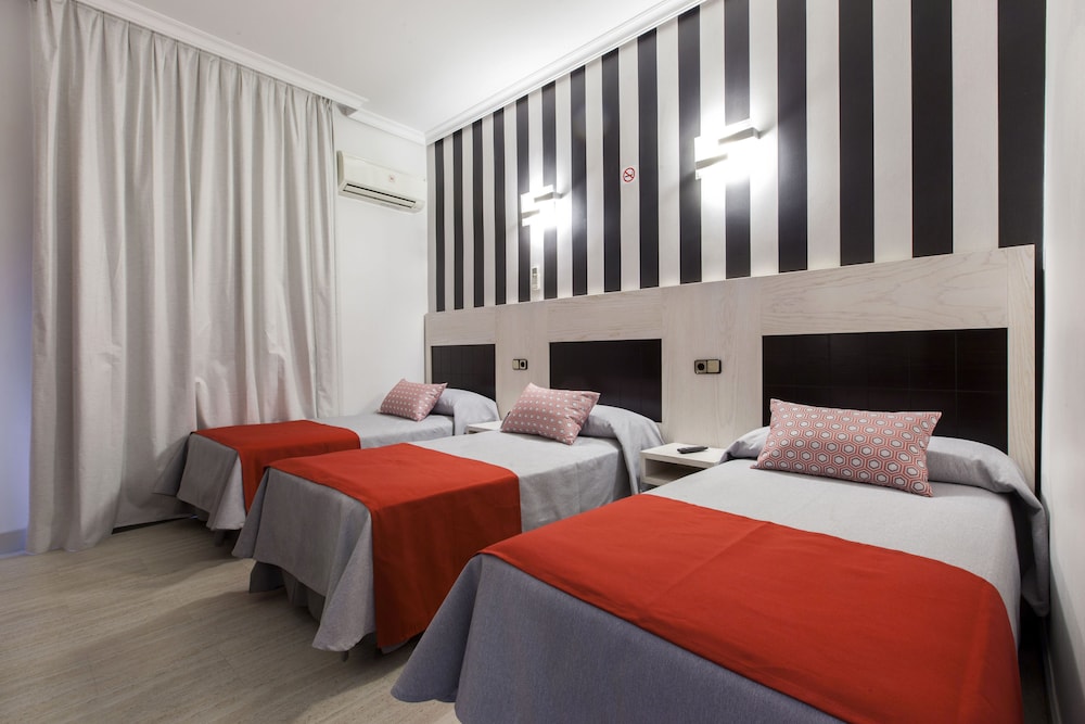 ROOM, TRIPLE