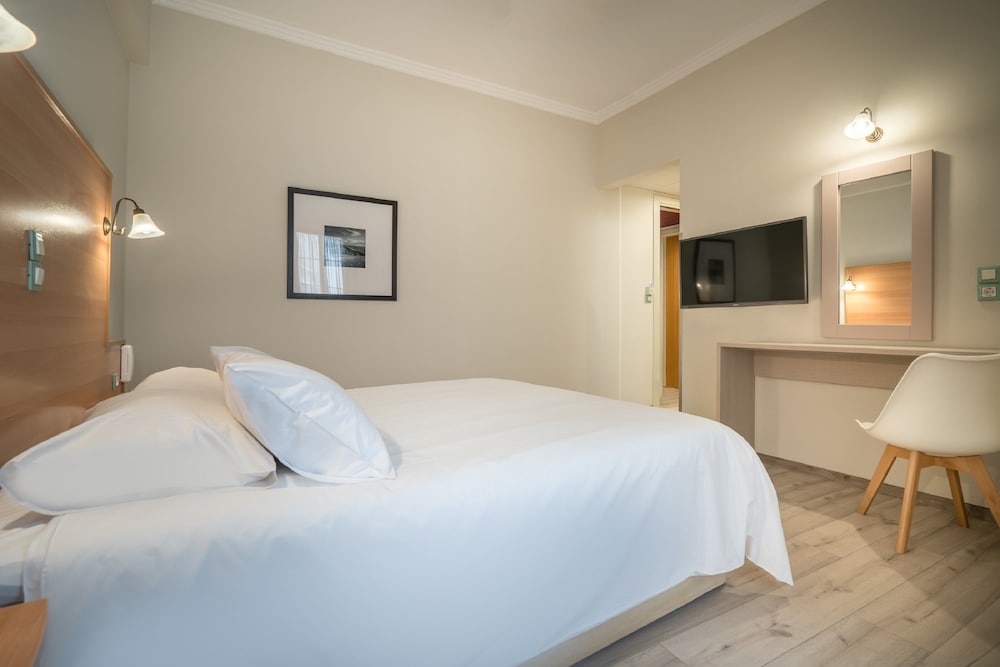 Phoenix Hotel 18/70