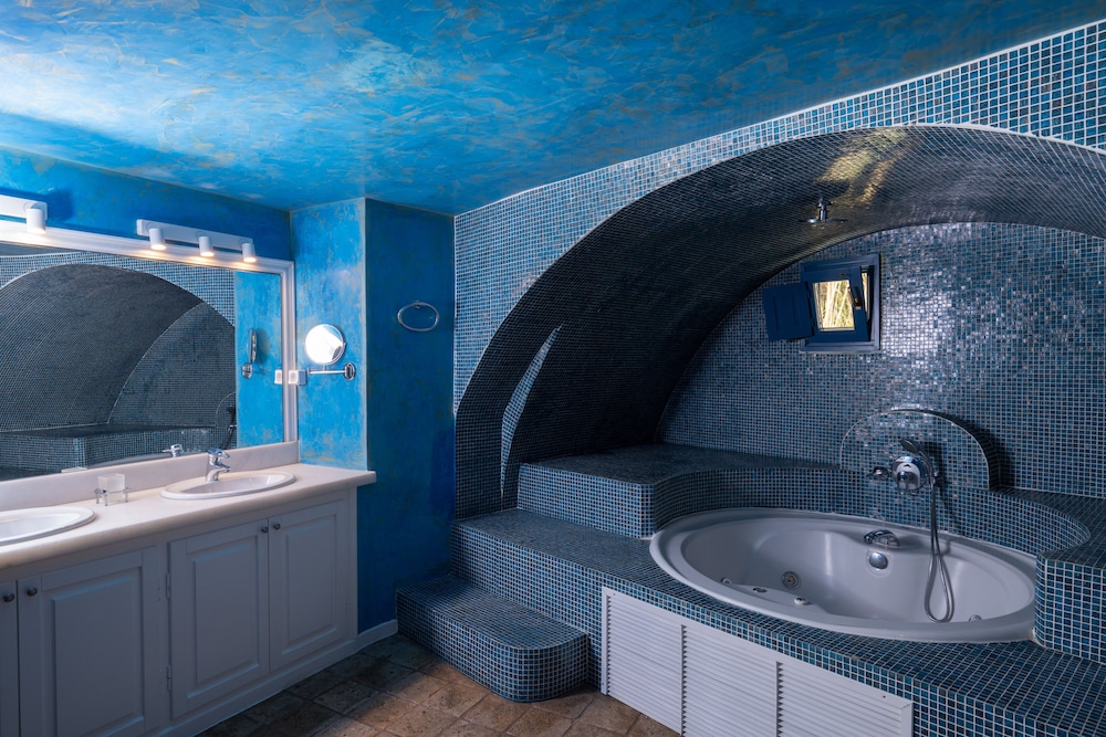 Asha Luxury Suites - Adults Only 63/67
