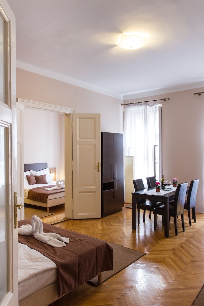 Central Hotel 21 41/54