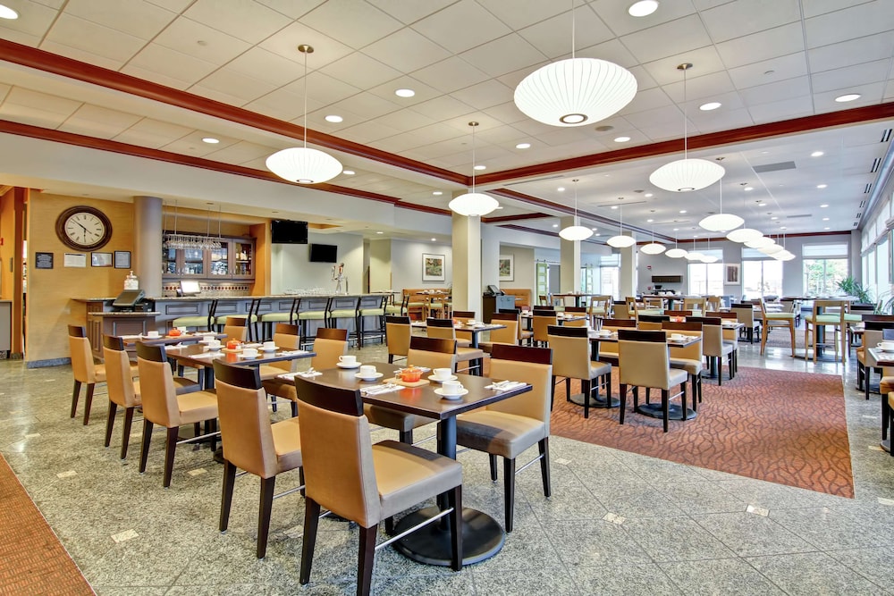 Hilton Garden Inn Ottawa Airport 65/86