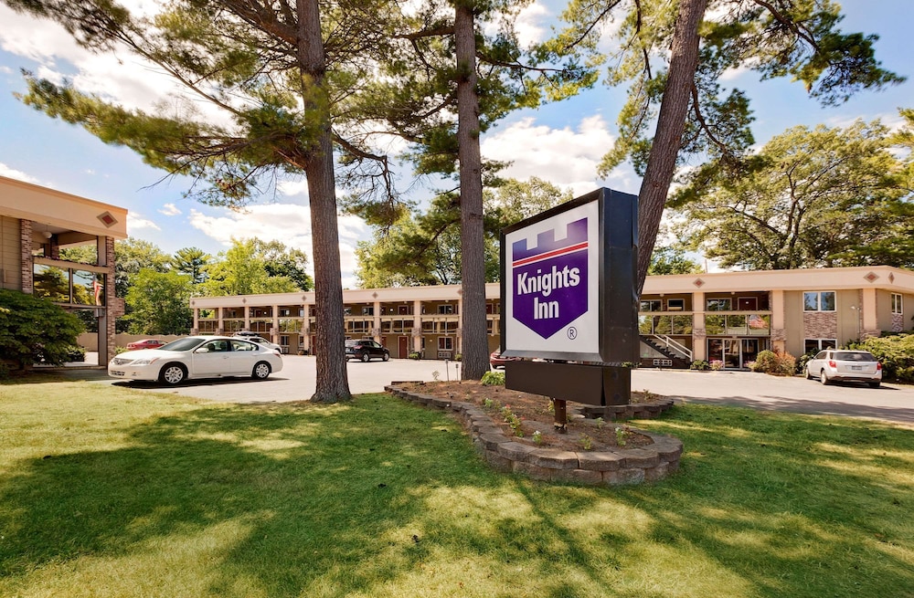 Super 8 by Wyndham Traverse City 1/21