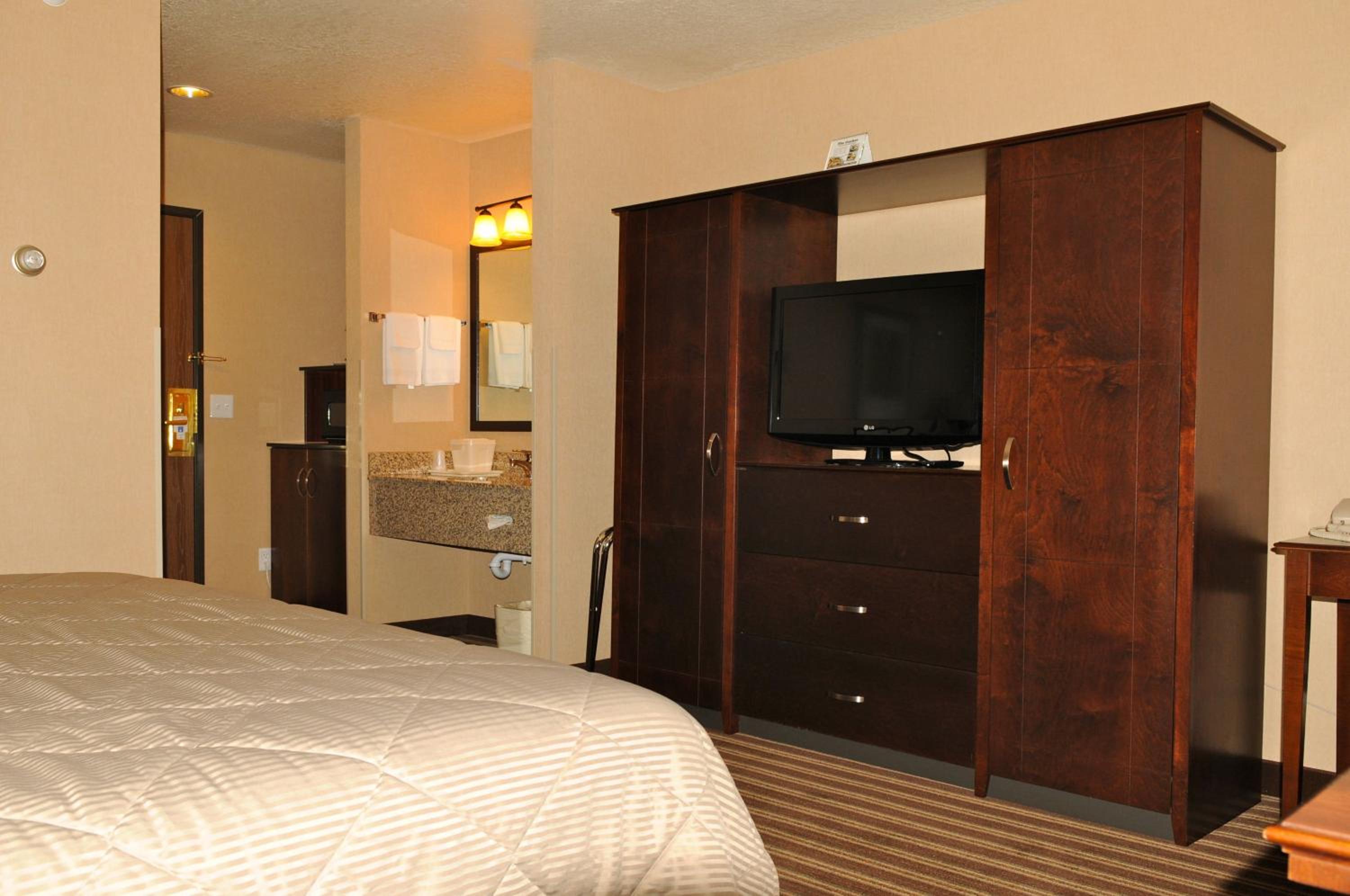 Yellowstone West Gate Hotel 26/51