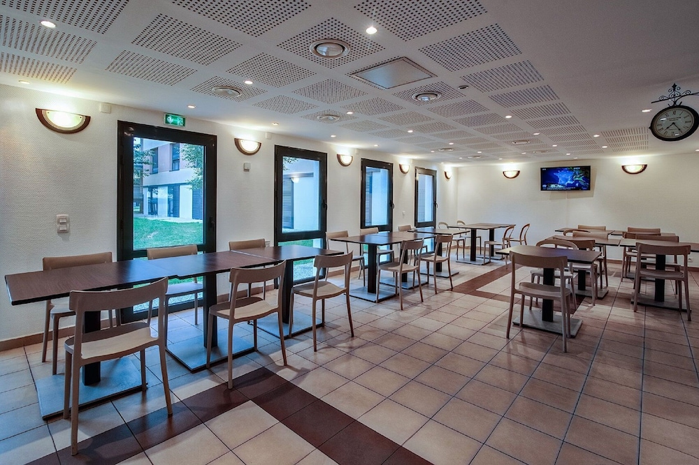 Hotel Residence Zenitude Magny Les Hameaux Versailles 36/49