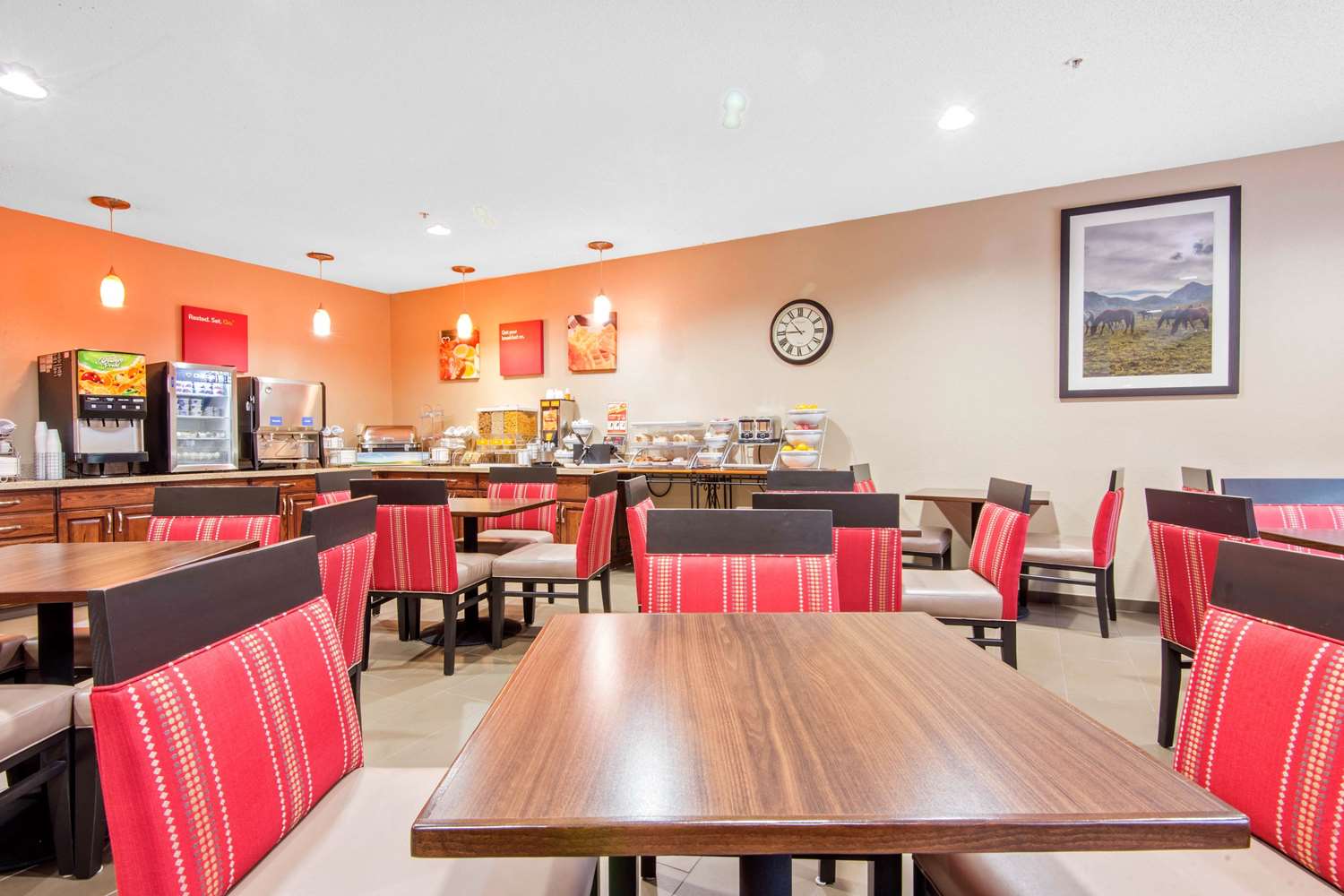 Comfort Suites Rochester Henrietta University Area 28/40