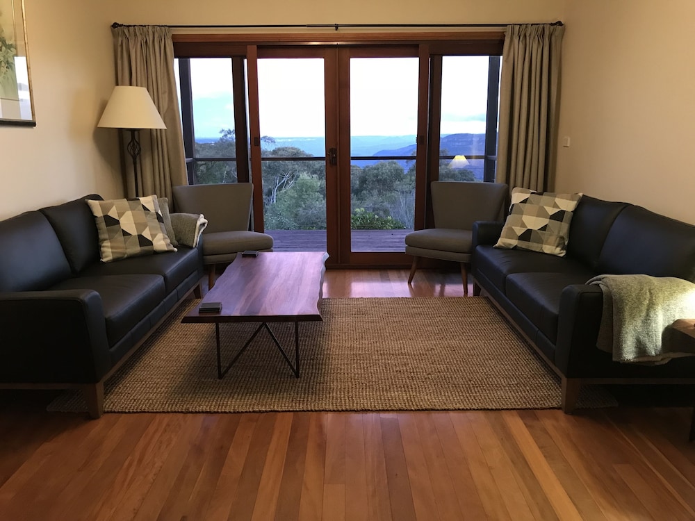 VALLEY OF THE WATERS B&B 33/51
