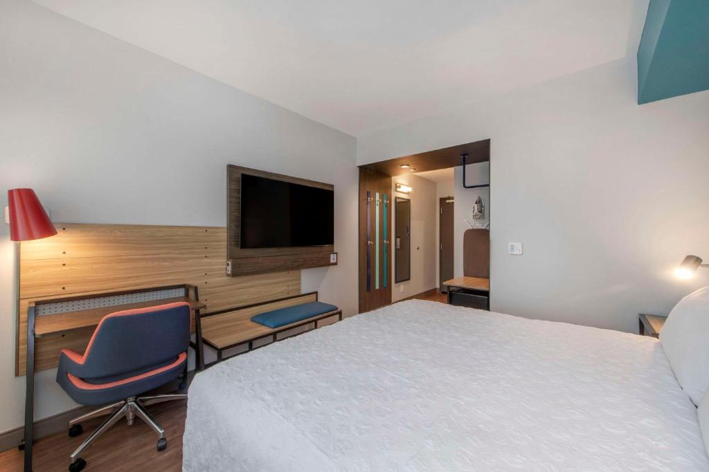 غرفة بسرير مزدوج لذوي الإعاقة، Tru by Hilton Wilmington Wrightsville Beach 5/8