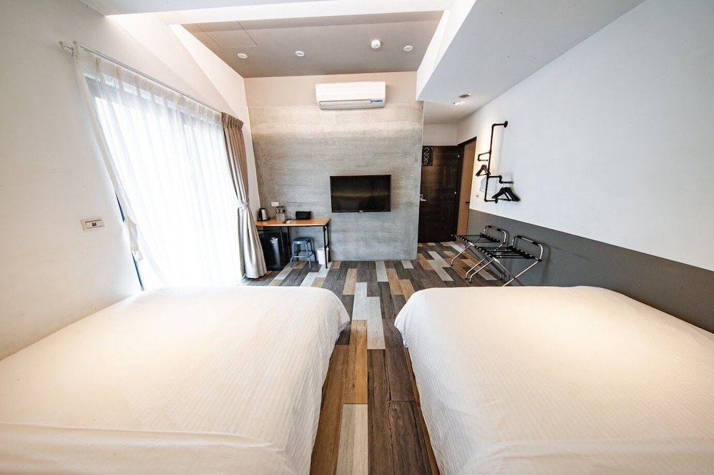 Here B&B 7/34