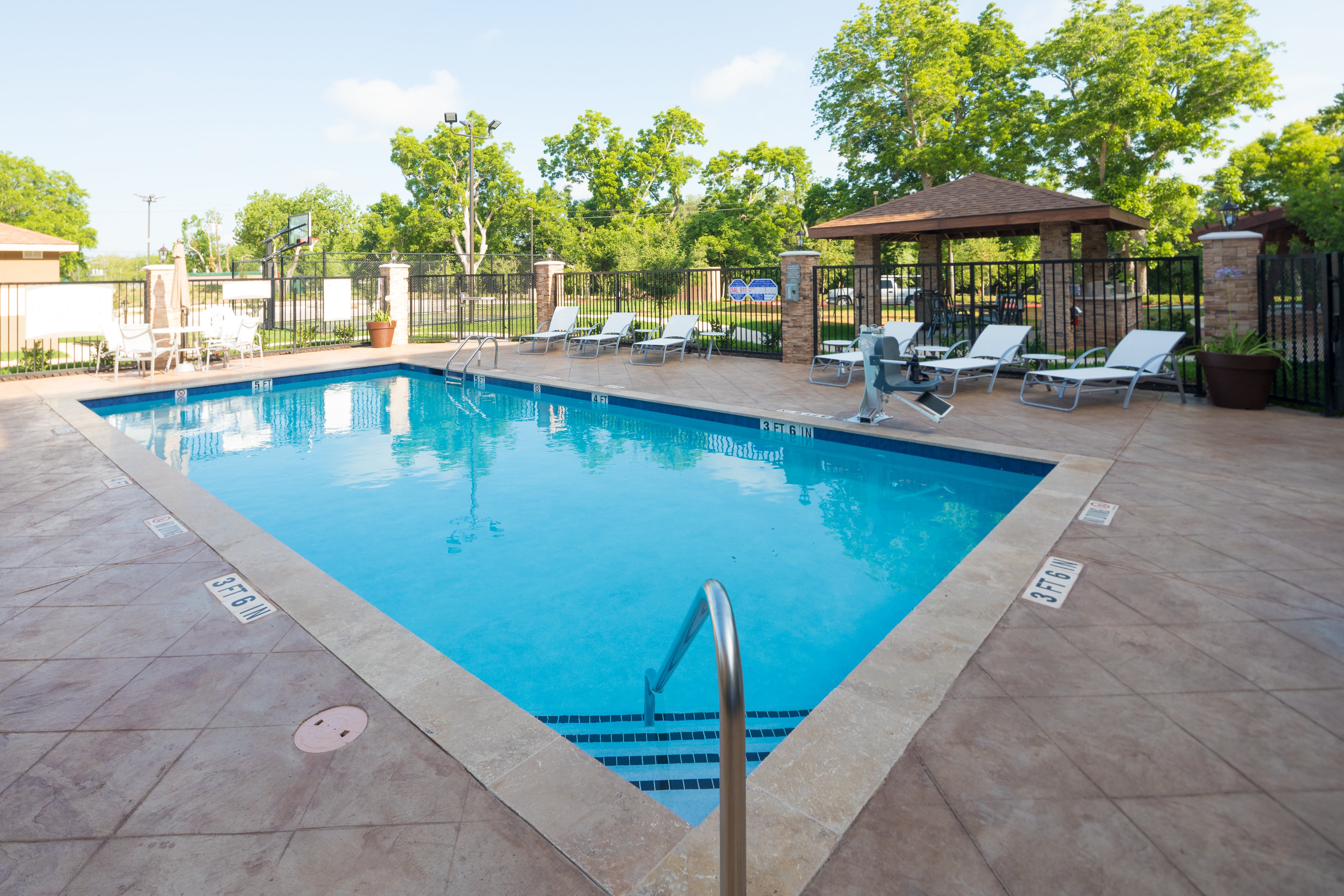 Staybridge Suites Lake Jackson 50/53