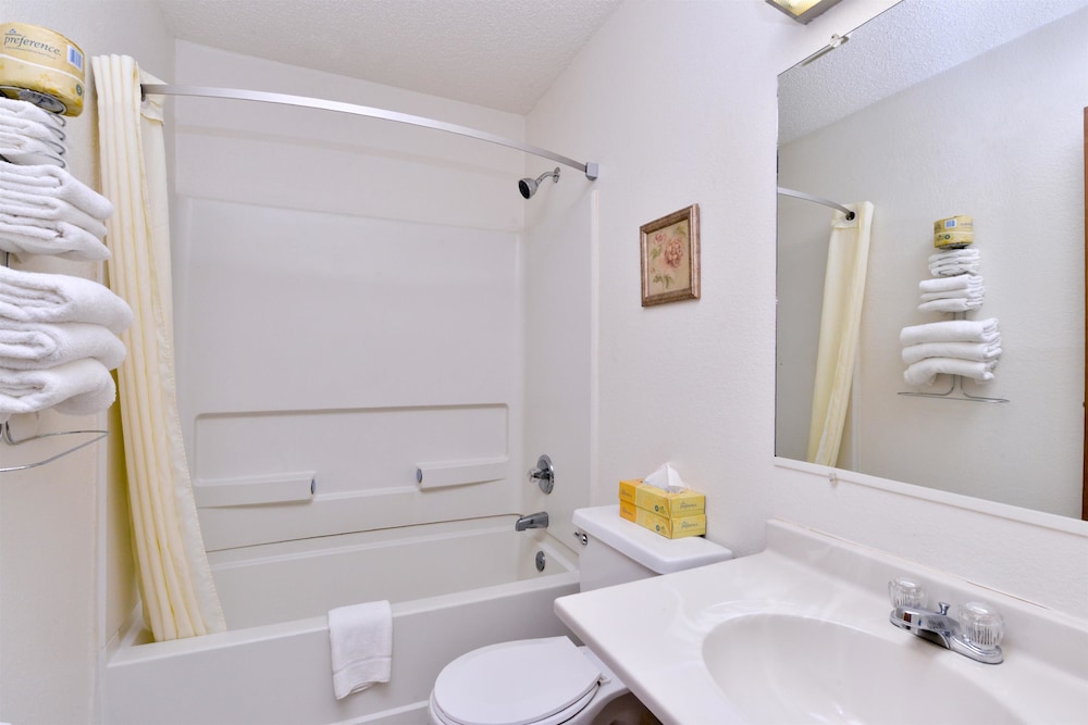 Americas Best Value Inn & Suites International Falls 13/23